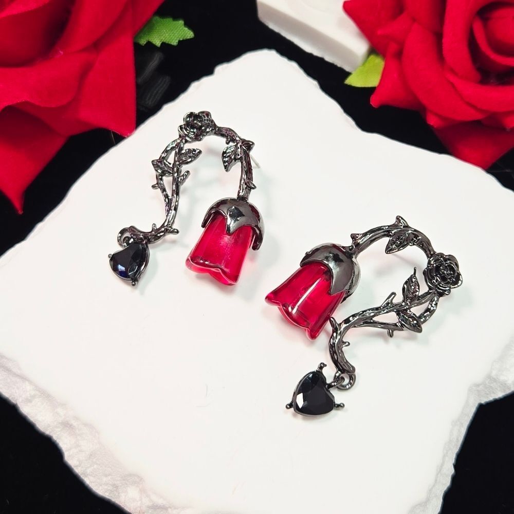 Gothic Rose Black Heart Earrings – Thorn Vine Rhinestone Statement Dangles - Picture 6 of 6